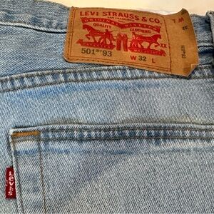 Levi's 501 Men's Button Closure Light Blue Straight Jeans.